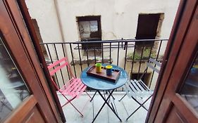 Apartment By The Market